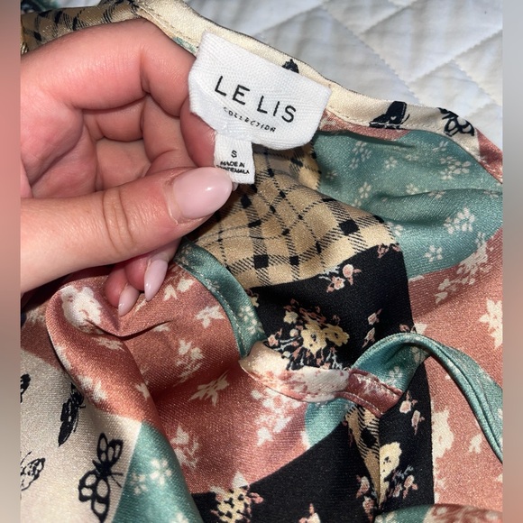 silk pattern top - Picture 2 of 3